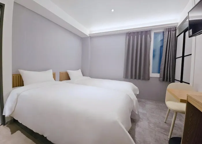 D Dongdaemun Hostal *